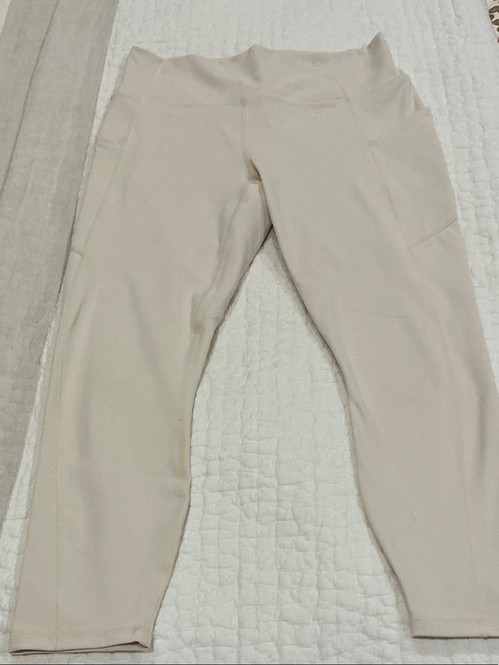Fabletics Light Beige High-Rise Pocket Leggings